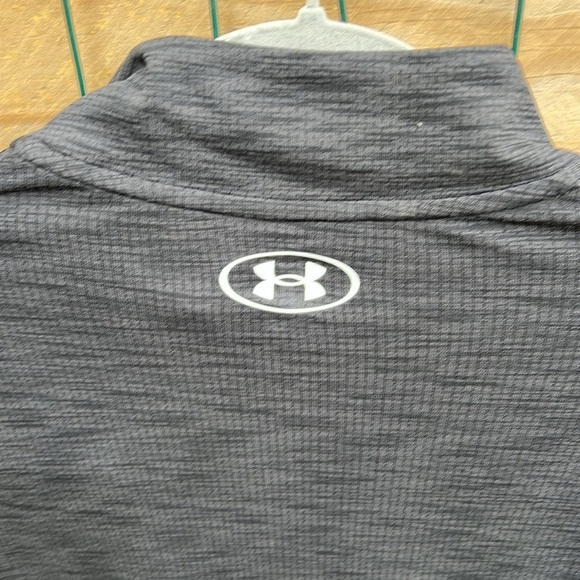 Under Armour Men’s UA Seamless fitted ½ Zip Pullover – Black (Size L) – NWT - Picture 4 of 7